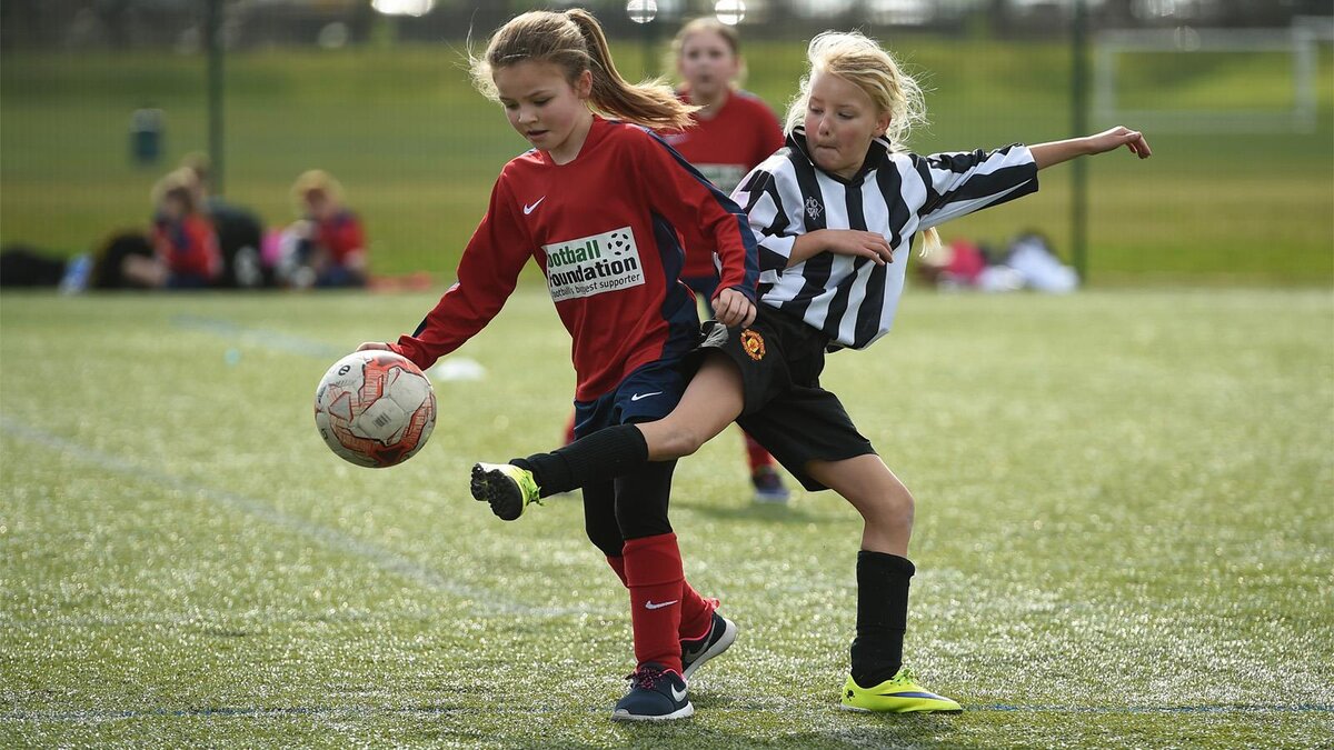 В футбол играли женщины. Lehmann футболистка. Футбол девочки. Футбольная секция для девочек. Детский женский футбол.