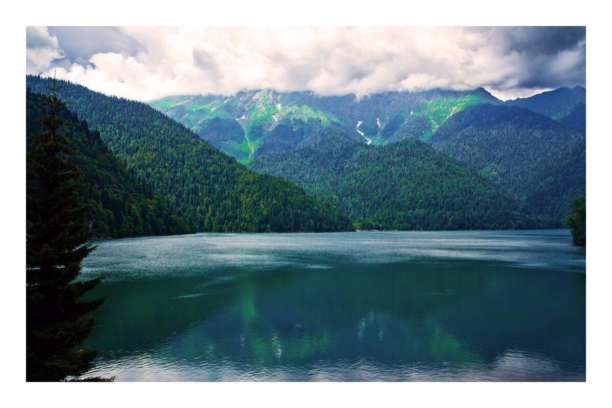 Озеро Рица во всем своем великолепии