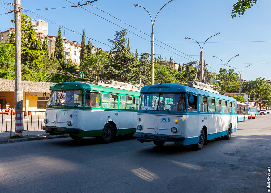 1. Троллейбусы Škoda 9Tr №5511 и №5608 в Ялте. Такие троллейбусы до сих пор составляют значительную часть парка в Ялте и Алуште.