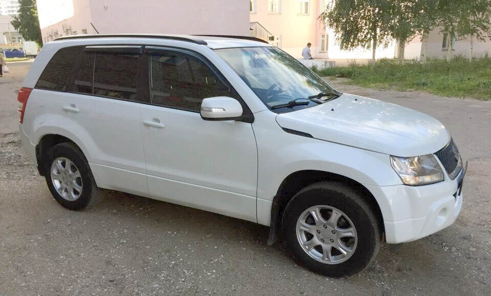 Пробег: 100.000 км. Привод: полный. Объём двигателя: 2.0 л. Мощность двигателя: 140 л.с. Тип двигателя: бензин. 