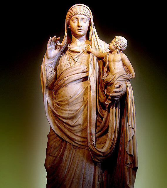 Мессалина с сыном Британником на руках.