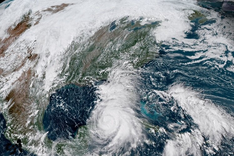 Ураган "Майкл"  поистине прекрасное, но опасное зрелище!