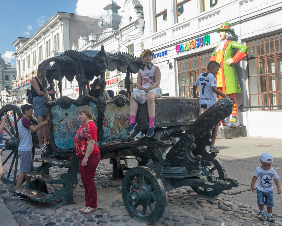 Совершая прогулку по улице баумана в казани