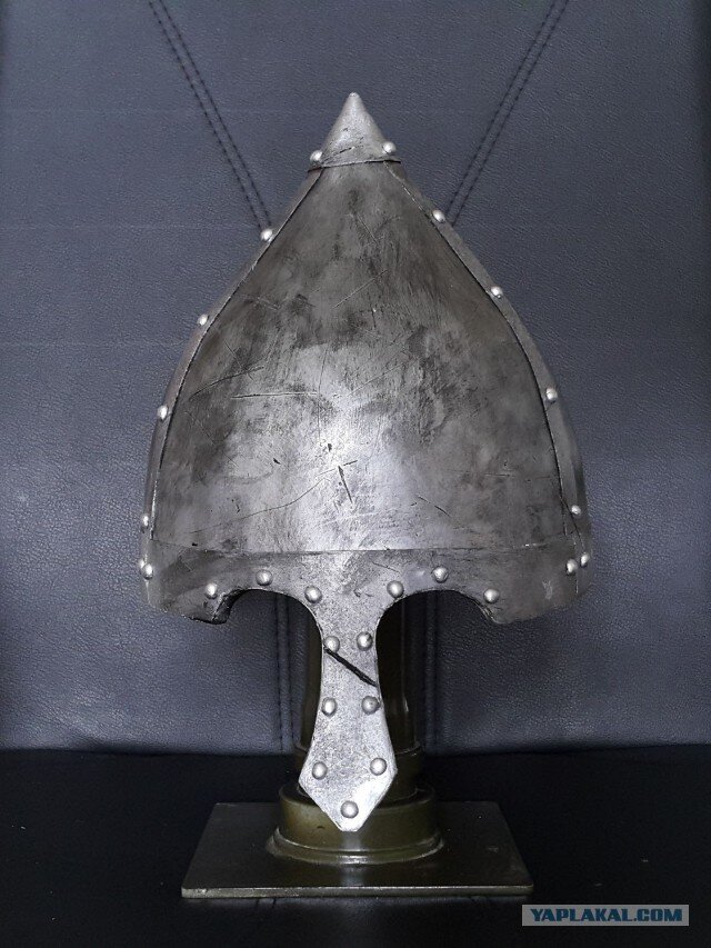 Возвышение сверху - "шишка", была отличительной особенностью шишаков, за которую они и получили свое название