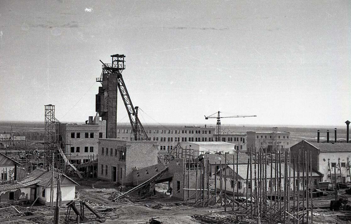 Строительство шахты. Фото из фондов "Интинского краеведческого музея"