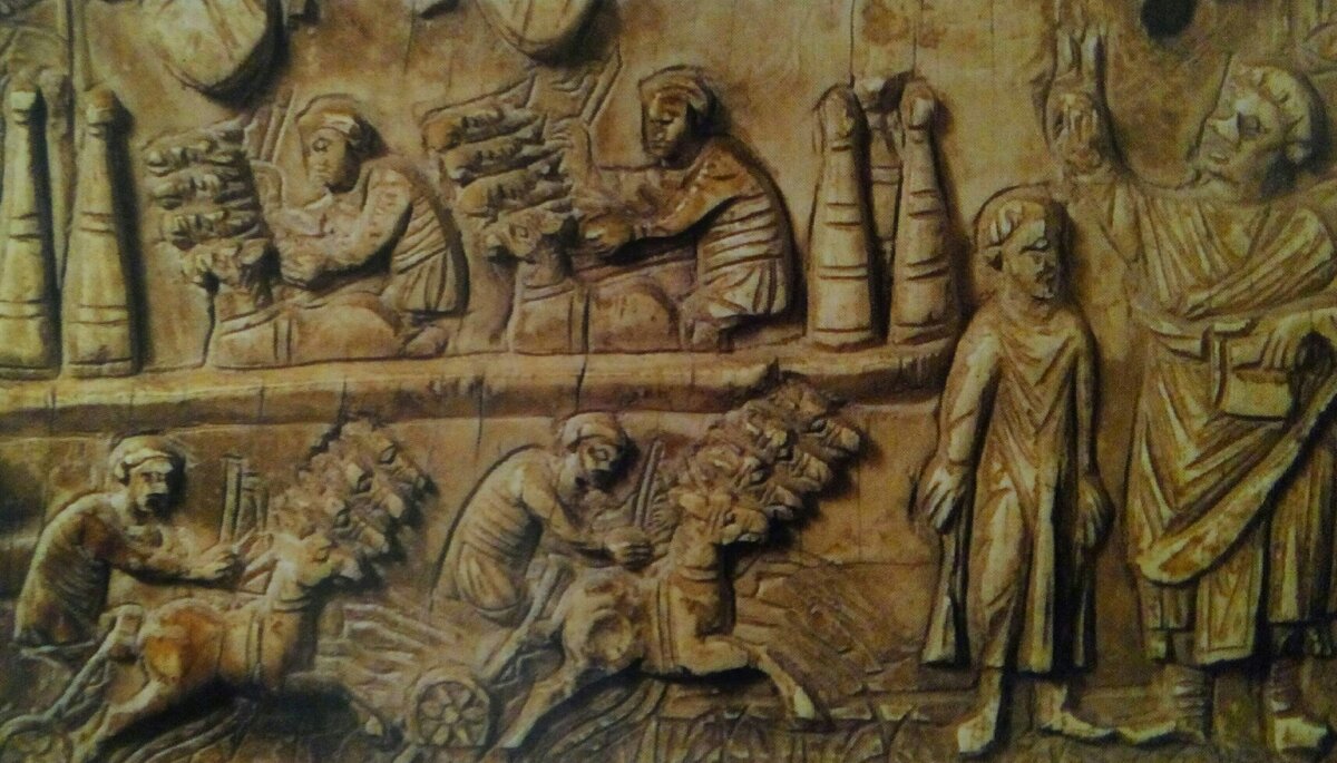 Гонка квадриг на константинопольском Ипподроме - резьба V в. н.э. по слоновой кости.