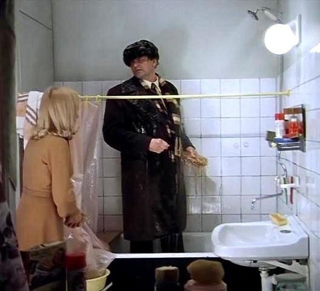 Ипполит из "Иронии" делал все в принципе правильно, только вот вода была нужна холодная, очень холодная.