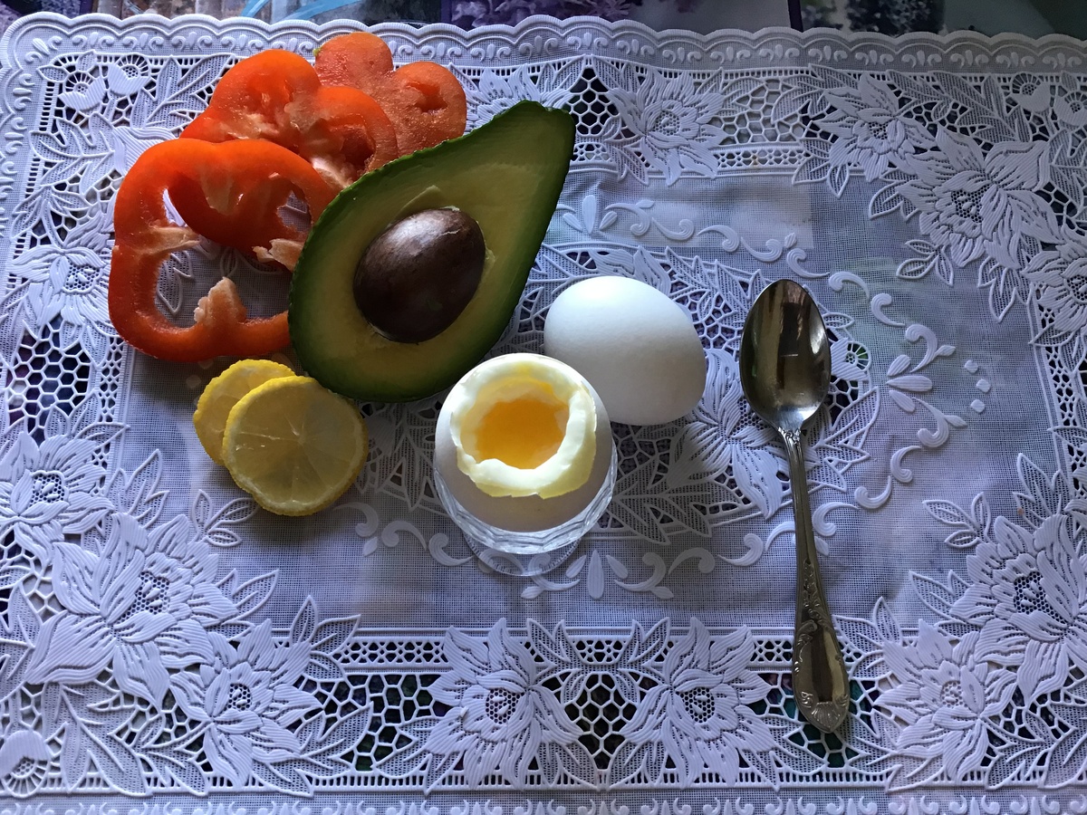 Конечно, можно было разнообразить мой завтрак авокадо и болгарским перцем, но у меня что-то с ними сегодня не сложилось... Может, завтра?