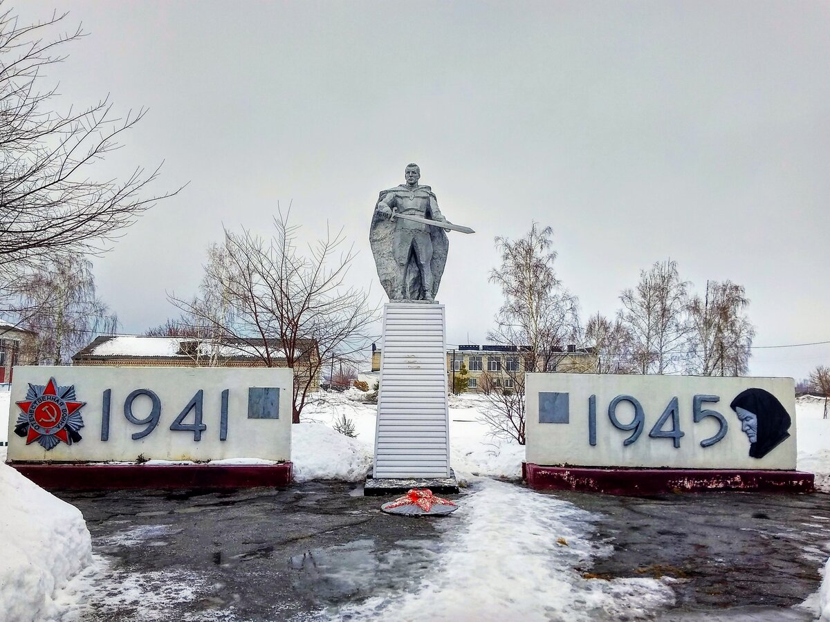 Уф села. Памятники ВОВ В Усмани. Памятник ВОВ В новой Усмани. Усмань памятники Великой Отечественной войны. Новая Усмань мемориал.