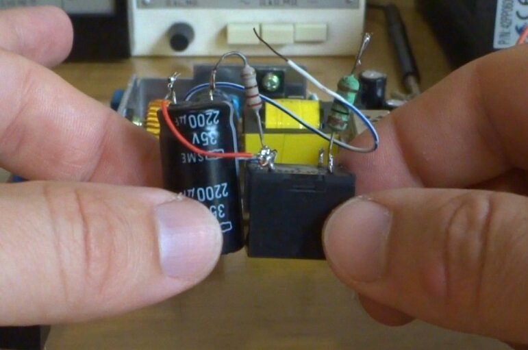 Иногда самые простые схемы не работают просто потому, что реле стоит не так как ему положено.