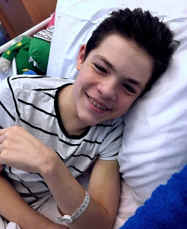 Каспер после трехнедельной комы. Фото dailymail.co.uk