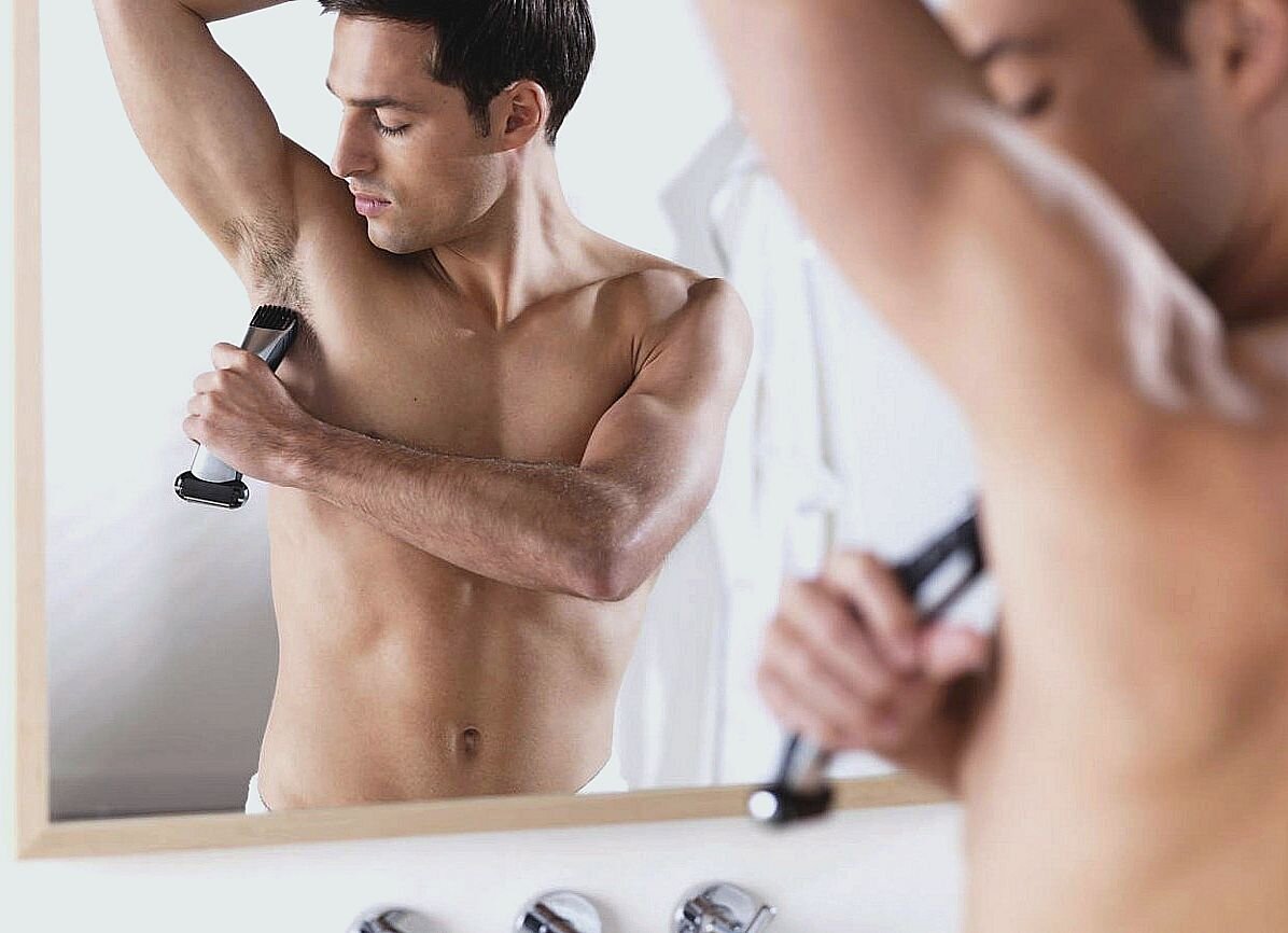 депиляция парня. подмышка мужская бритая. стрижка под бритву. выбритые подмышки. бритье подмышек.