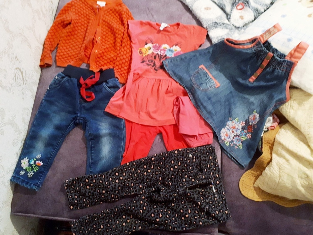 Фото автора. Вещи моей дочери, которые недавно отдали и в благодарность получили киндер барби.