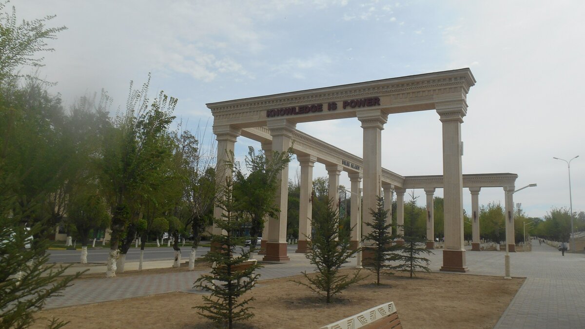 Бывший тараз. Женис парк в Таразе. Памятник Дулати в Таразе. Тараз пляж. Тараз лес.