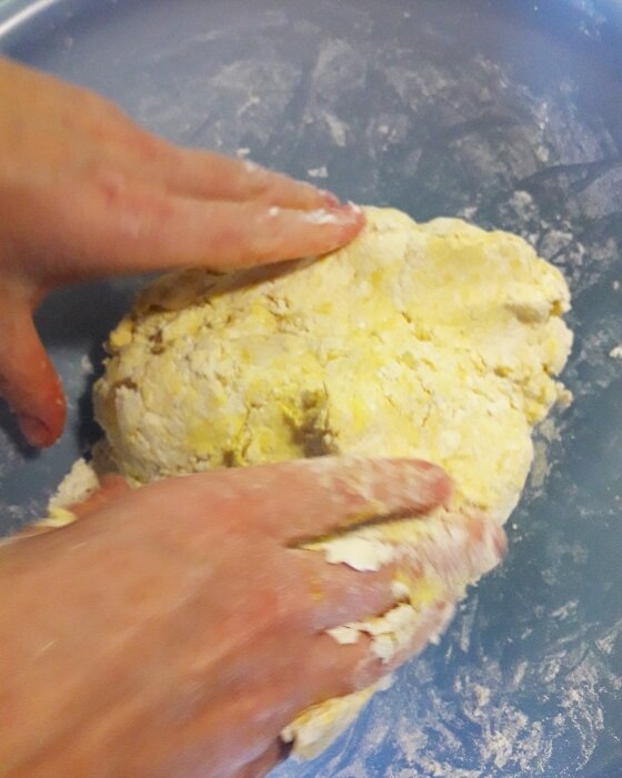 Уже замесила