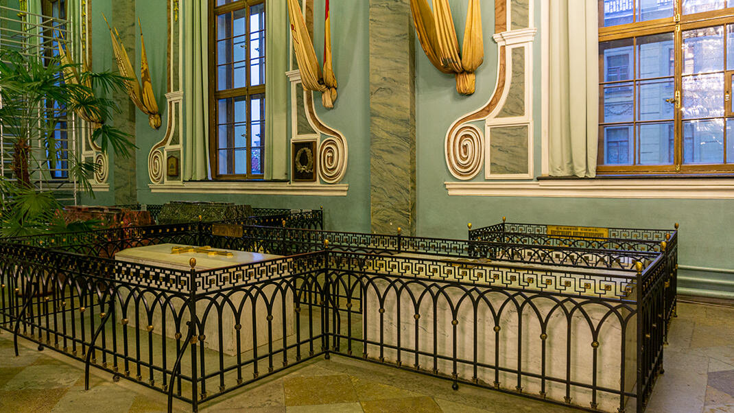интерьер петропавловского собора в казани