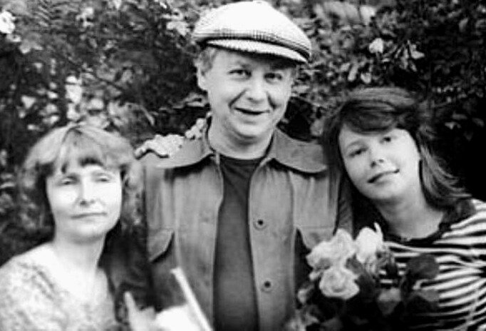 Александра Табакова с родителями.