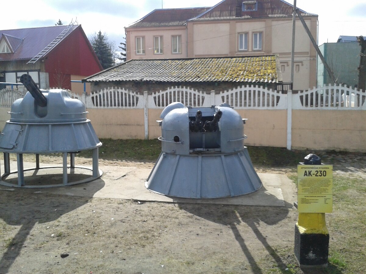 Артиллерийская установка АК-230. Такой установкой комплектовали почти все корабли ВМФ СССР с 1956 по 1984 годы. Фото из личного архива.