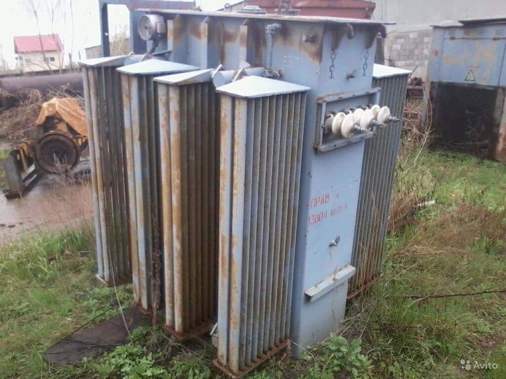 Вот он, совтоловый трансформатор, характерная деталь - крышка заварена... Но недобросовестные барыги вместо утилизации торгуют ими...