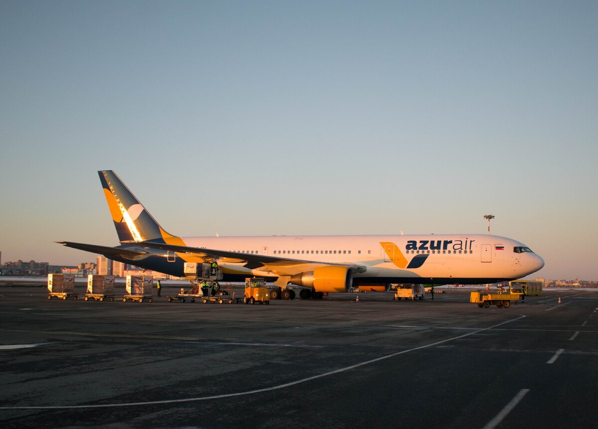 B 767 300 azur. Боинг 767 Азур. Боинг-767-300 Азур-Эйр. Boeing 767 Азур Эйр. Азур 767-300.