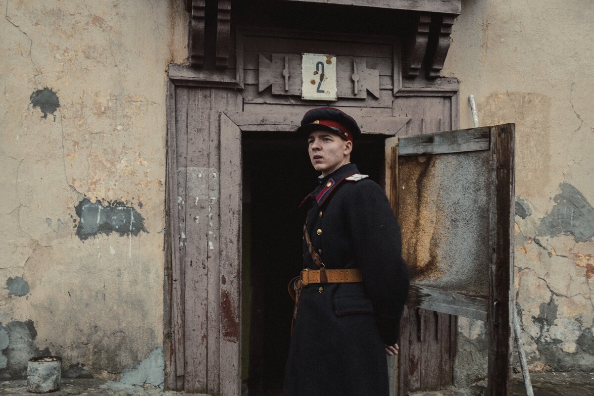 Снимал реконструктора  в образе Советского милиционера. Сталинки