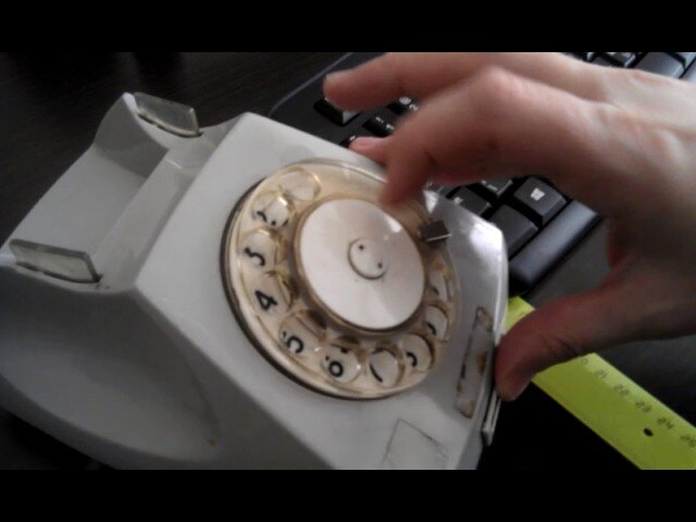 Находясь на территории Российской Федерации, нет абсолютно никакой разницы, начнете вы вводить номер с +7 или с 8. Дело в том, что +7 – это международный код России, а на самой территории страны действует простая замена для него – 8. Так что, когда оба абонента находятся в Российской Федерации, можно использовать цифру 8 в качестве кода, и звонок пройдет успешно.