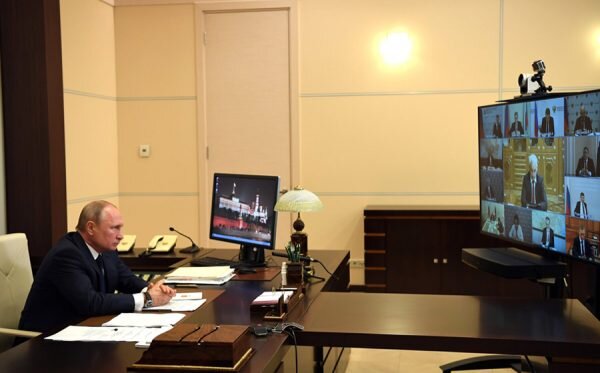 По последним данным, приведенным президентом, число официально зарегистрированных безработных в России достигло 1 млн 400 тысяч.