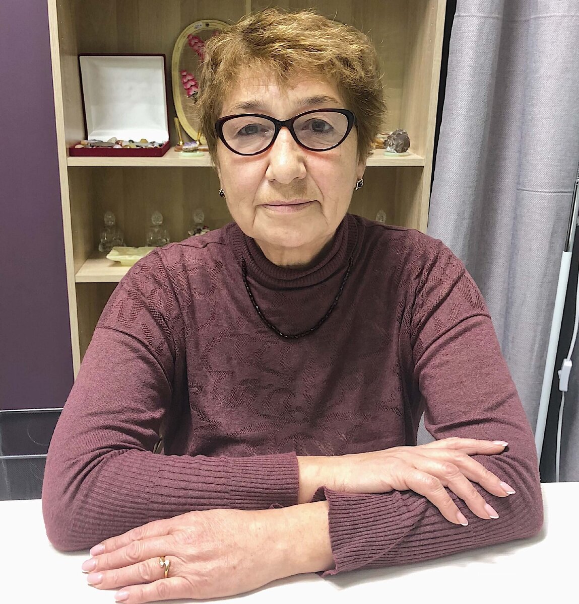 Это я лично, Светлана Ефимовна, гадалка-ведунья. 