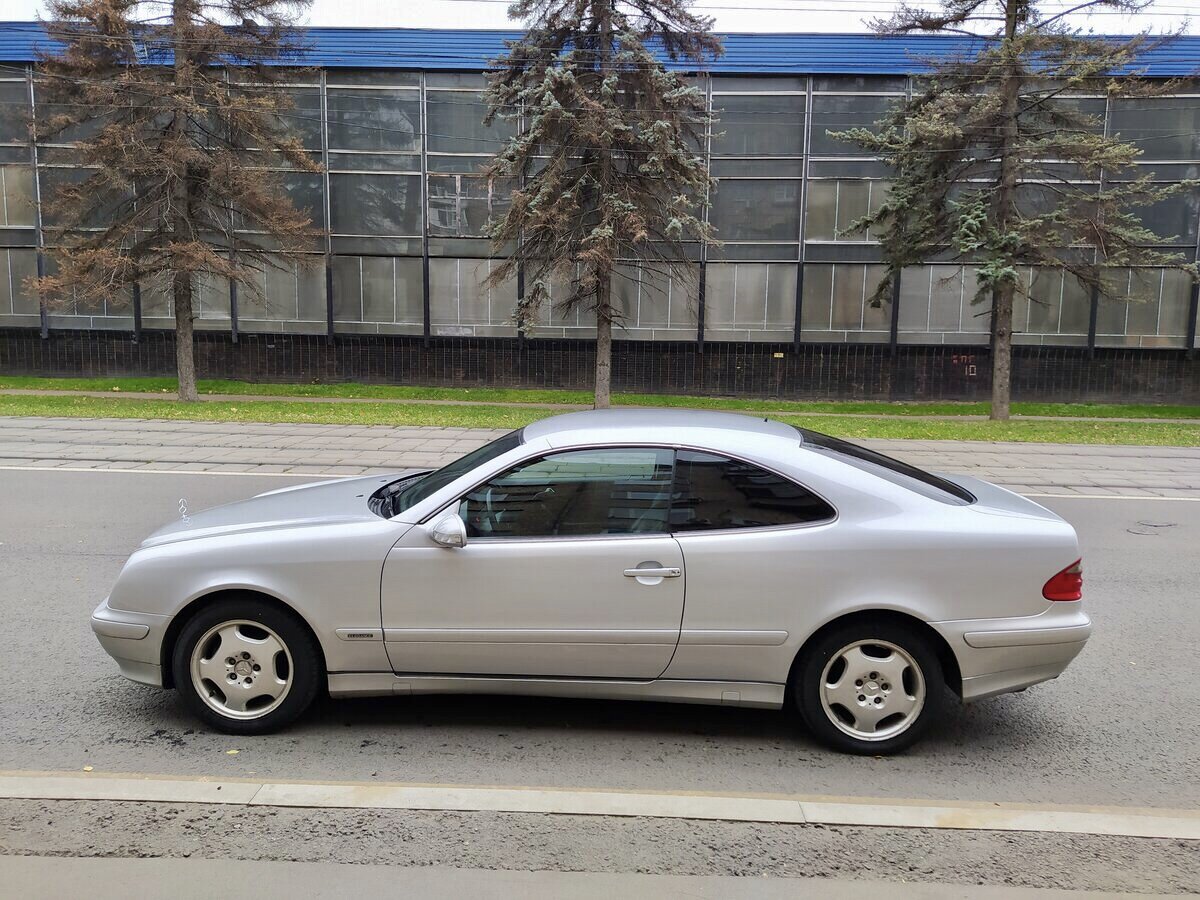 Кузов актуален даже на сегодняшний день и не выглядит пережитком истории.