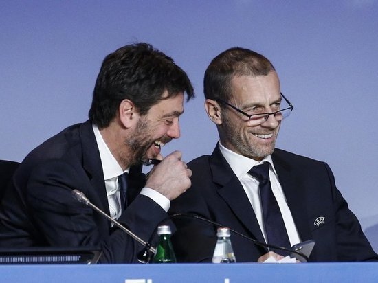 Вице-председатель «Суперлиги» Андреа Аньели (слева) и президент УФЕА Александер Чеферин до конфликта. Источник: sportmk.ru