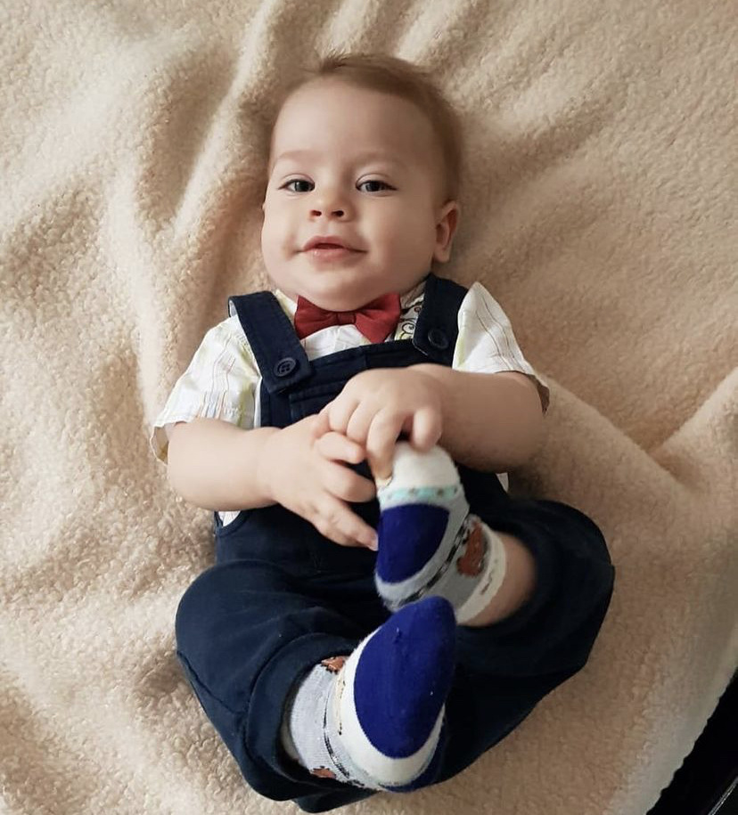 Здесь сыночку 9 месяцев, полностью доволен своим питанием 😀