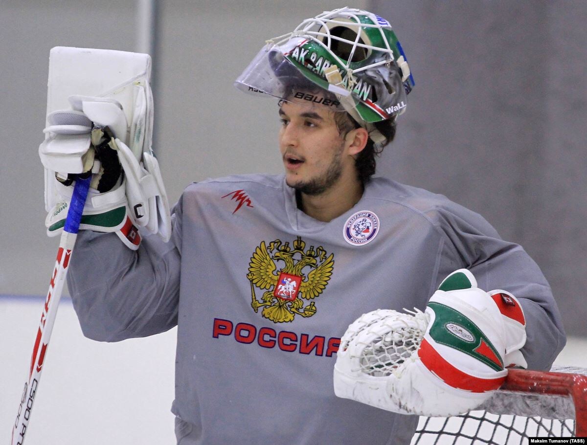 Вратарь сборной... Ну может у нас опять попрёт его карьера в гору?