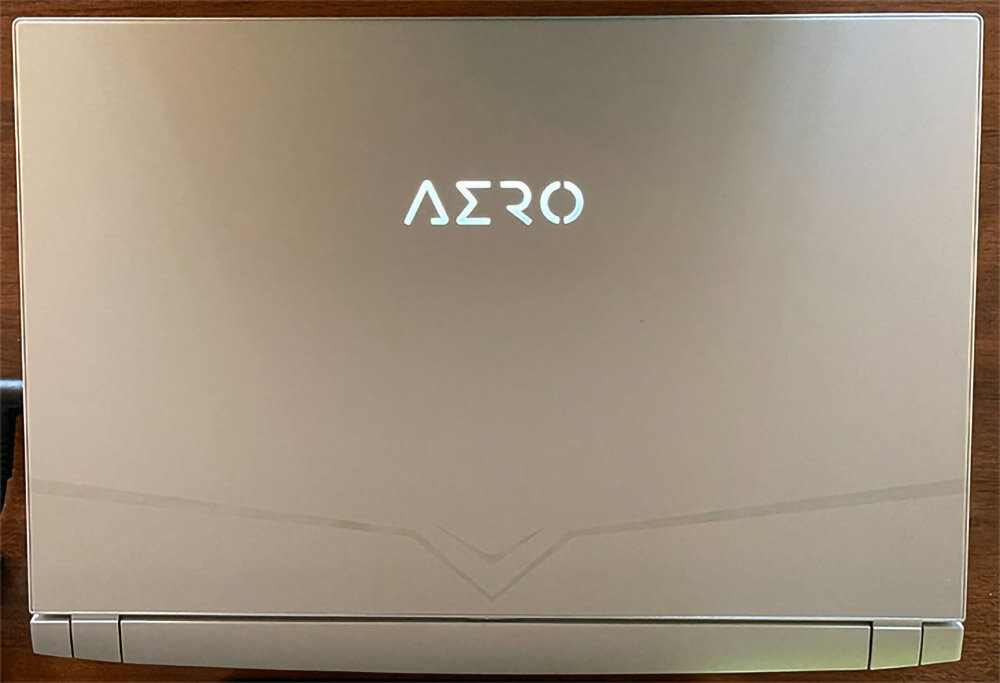 Светящийся логотип на крышке ноутбука