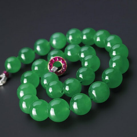 Жадеитовые бусы