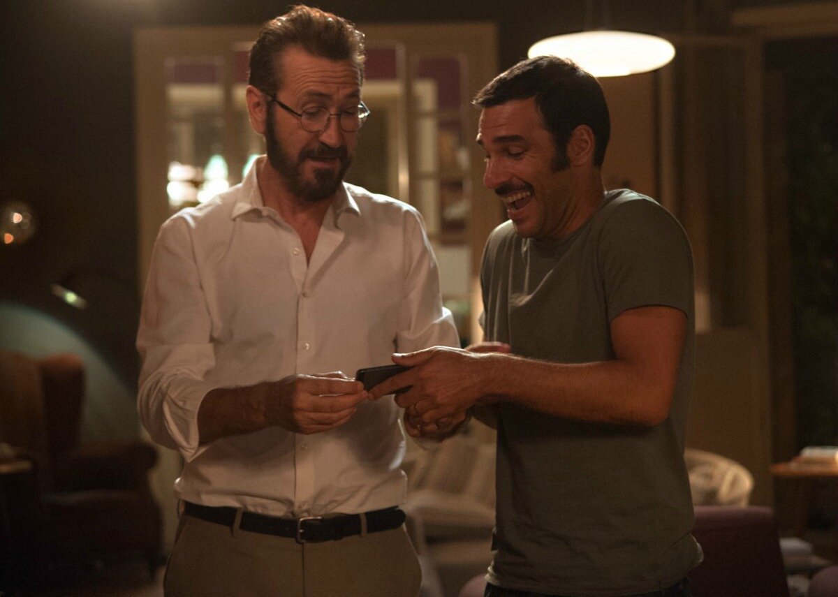 Кадр из фильма "Идеальные незнакомцы", 2016 год, режиссер Паоло Дженовезе