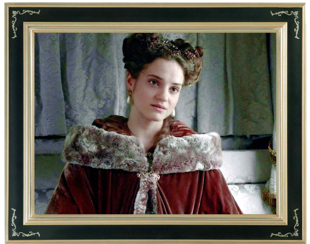 Кадр из канадско-французского сериала "Версаль" 2015–2018 г. Генриетта-Анна Английская — Ноэми Шмидт