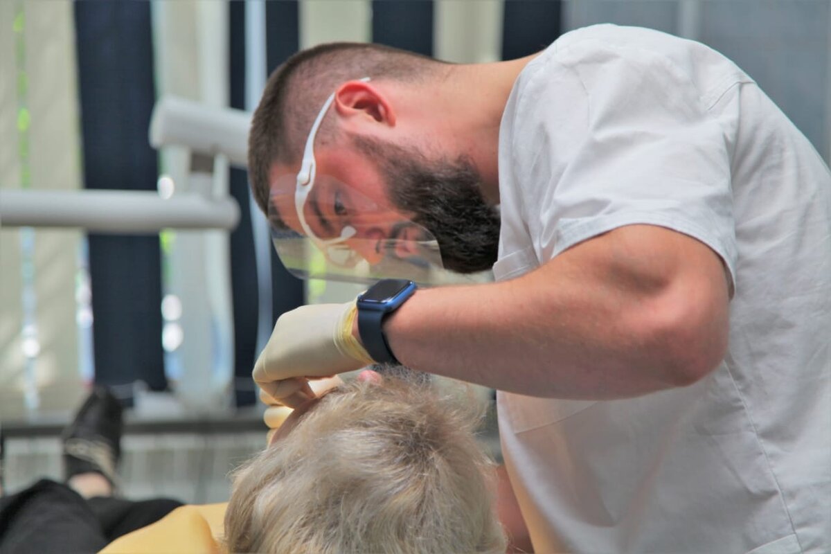 Реставрация зубов – один из методов эстетической стоматологии.