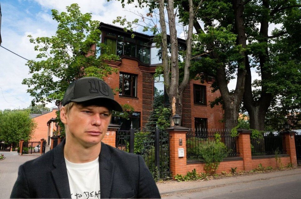     Андрей Аршавин покупал свой коттедж за 20 миллионов, а сейчас его цена выросла до 150 миллионов рублей. Юлия ПЫХАЛОВА