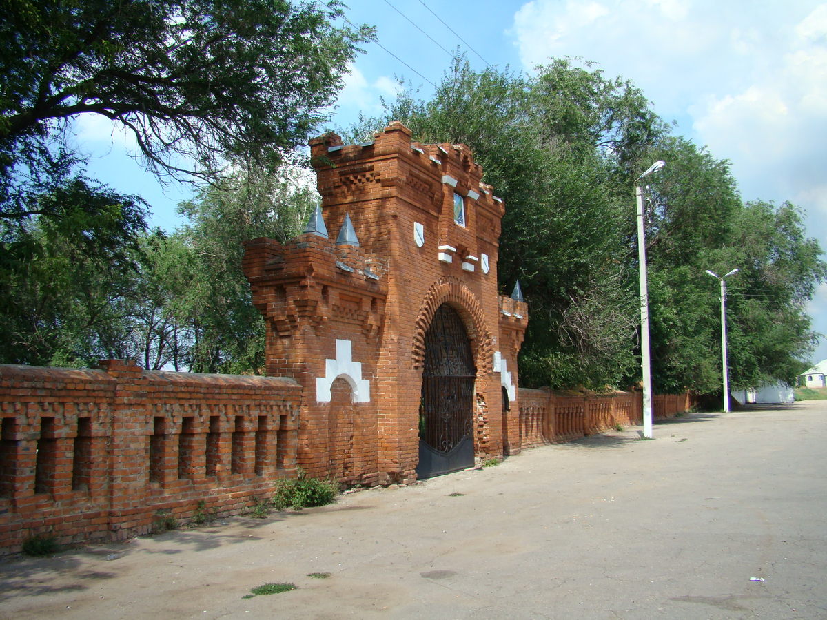 Усадьба самариных в приволжье. Усадьба самарских в Приволжье. Усадьба Самариных в Приволжье ворота. Усадьба Самарина в Приволжье.