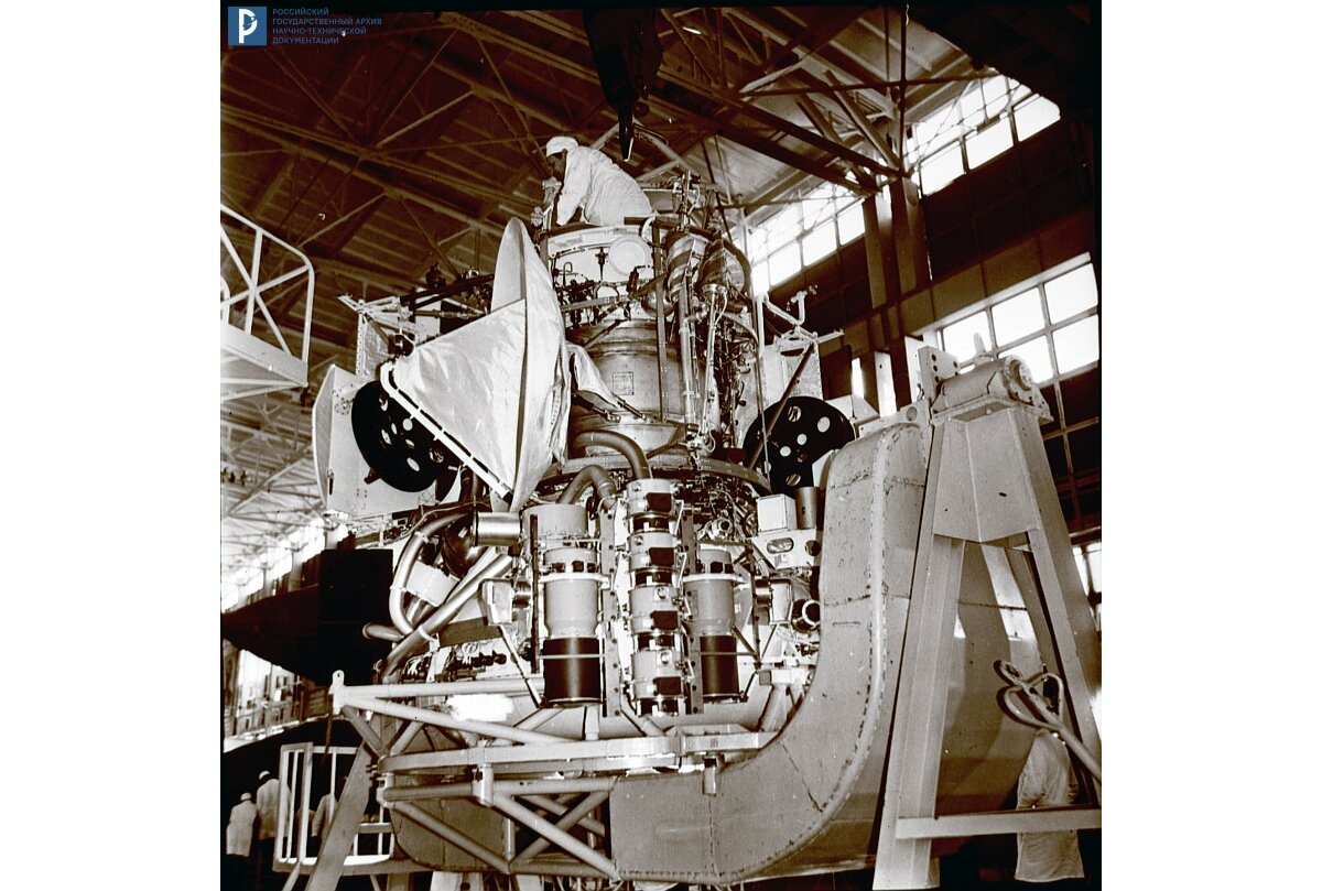 Монтаж автоматических межпланетных станций «Венера-11» и «Венера-12». 1978 год. РГАНТД. Арх. № 1-20520