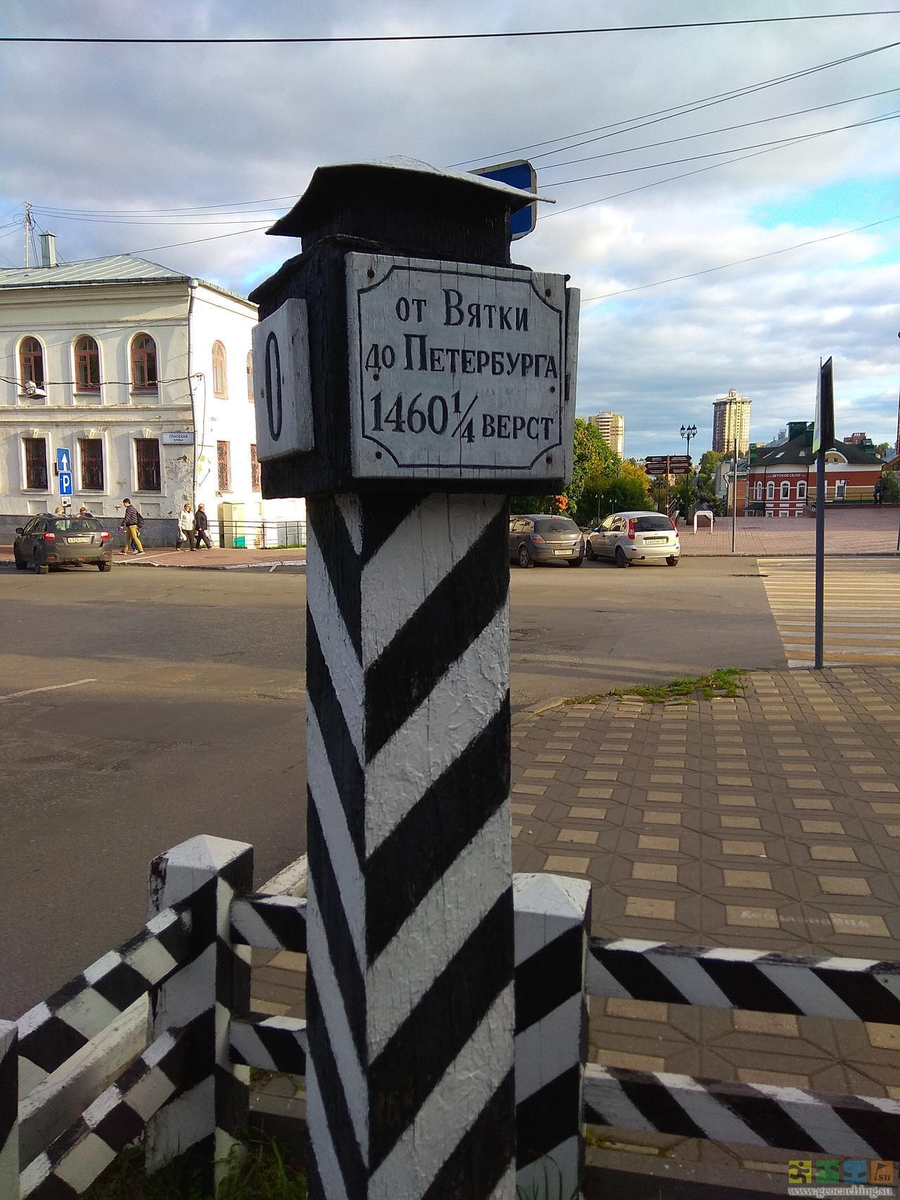 Верста фото. Столбовая верста. Коломенский верстовой столб. Верстовой столб на сибирском тракте. Верста фото.