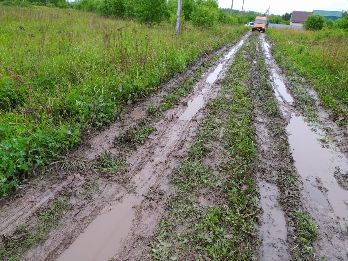 Тульская область, дорога к участкам ИЖС, на въезде рыжий Форд мужа