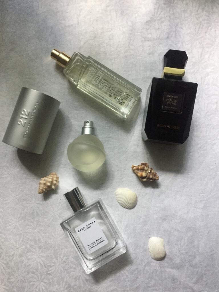 Ароматы из коллекции "Парфюм дня": Carolina Herrera 212, Acca Kappa Muschio Bianco, Alyssa Ashley White musk, Keiko Mecheri Peau de Peche