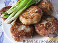 Продукты (на 10 порций) Филе рыбы - 800 г
Соль - 2 ч. ложки
Хлеб белый - 300 г
Яйца куриные - 2 шт.
Молоко - 400 мл
Лук репчатый - 1 шт.
Черный молотый перец - 1 щепотка
Растительное масло - 50 г
Котлеты из рыбного фарша можно делать в духовке. Для этого нужно выложить котлеты на смазанный маслом противень, сверху немного смазать сметаной и тушить котлеты из рыбы при температуре 180 градусов около 20 минут. 