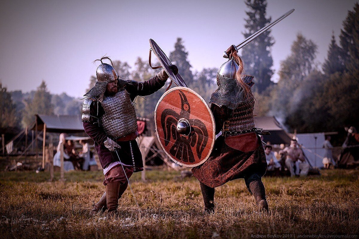 По древней традиции поединок сильнейших воинов перед. Хольмганг у викингов. Хольмганг поединок Викинги скандинавы. Норманны Варяги Русь. Скандинавы Варяги Викинги.
