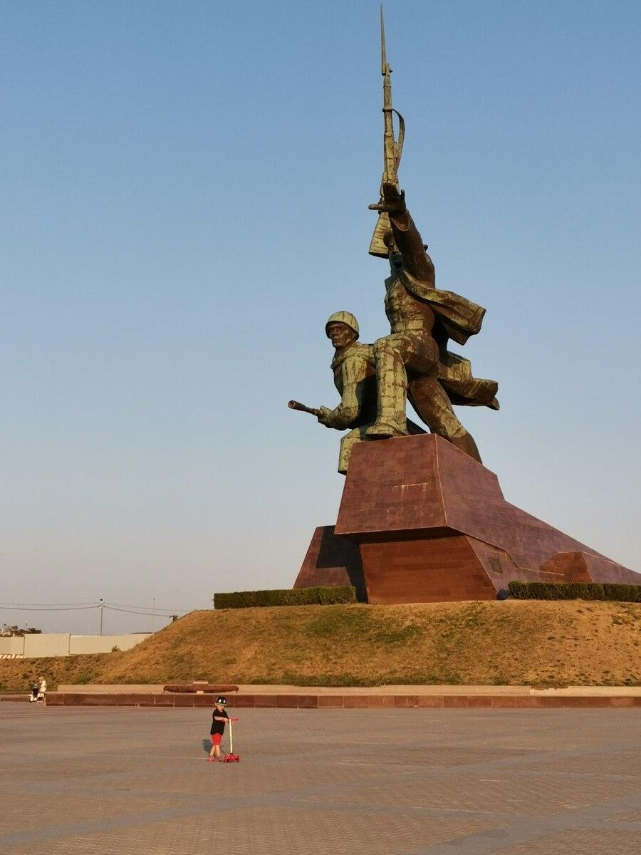 Памятник "Матросу и солдату"