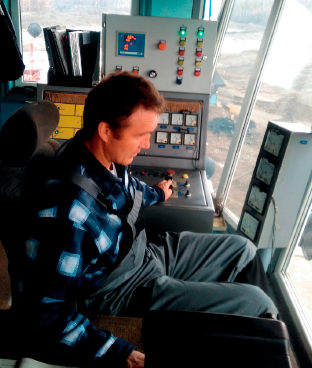 Рис. 1. Стационарный пульт на мостике для управления всеми агрегатами драги
