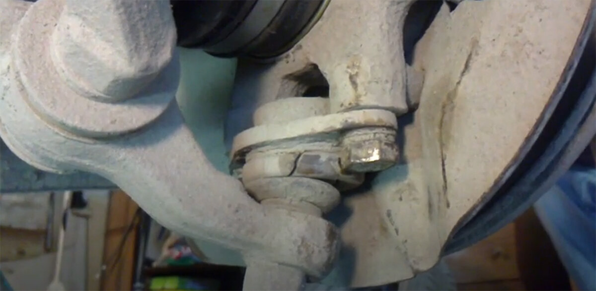 Сломанная шаровая опора