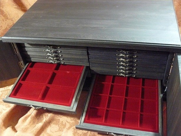 Мюнцкабинеты для хранения предметов старины