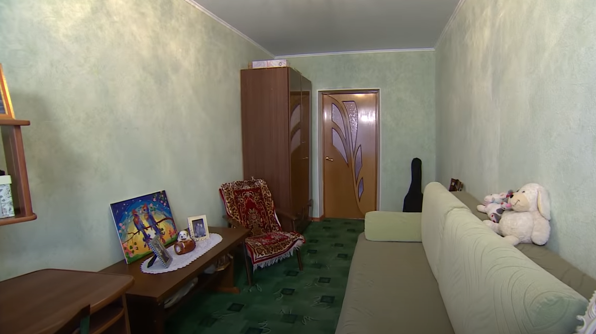 Комната очень узкая